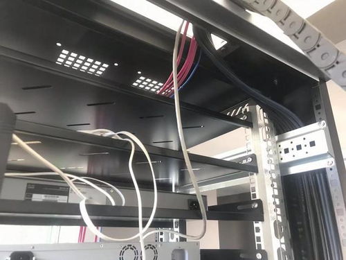 42u机柜折腾记 后来发现，貌似地主家也没有“理线架”的余粮